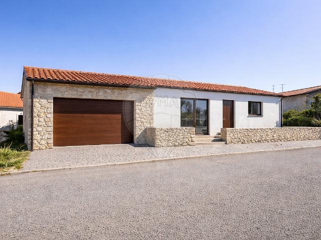 Moradia T3 à venda em Évora de Alcobaça, Alcobaça RE/MAX Portugal