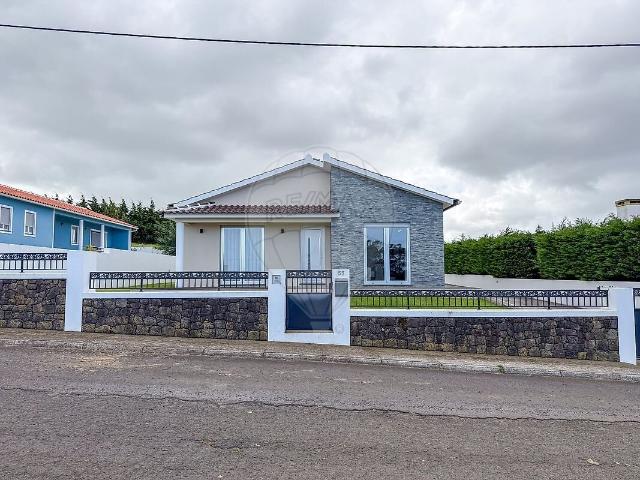 Moradia T3 à venda em Fontinhas, Praia da Vitória RE/MAX Portugal