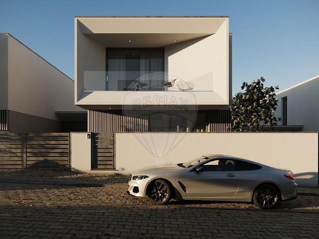 Moradia T3 à venda em Fornelos, Barcelos RE/MAX Portugal