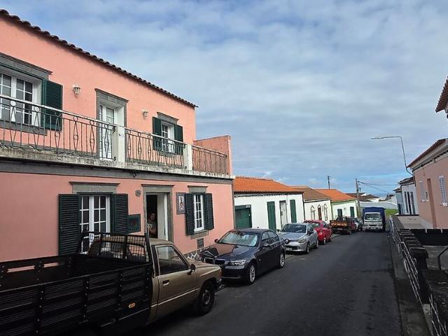 Moradia T3 à venda em Fenais da Ajuda, Ribeira Grande RE/MAX Portugal