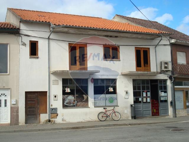 Moradia T3 à venda em Figueira de Castelo Rodrigo