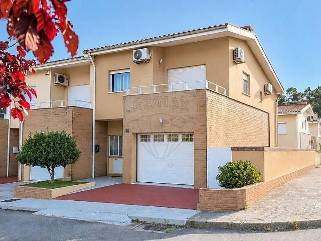 Moradia T3 à venda em Fradelos, Vila Nova de Famalicão RE/MAX Portugal