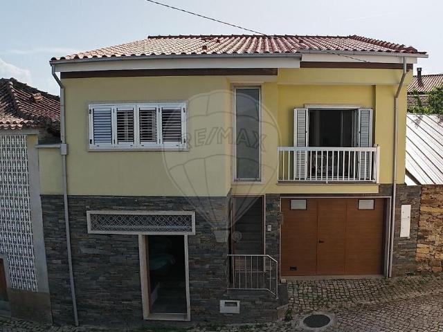 Moradia T3 à venda em Franco e Vila Boa, Mirandela RE/MAX Portugal