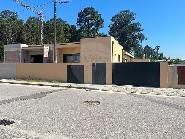 Moradia T3 à venda em Frazão Arreigada, Paços de Ferreira RE/MAX Portugal