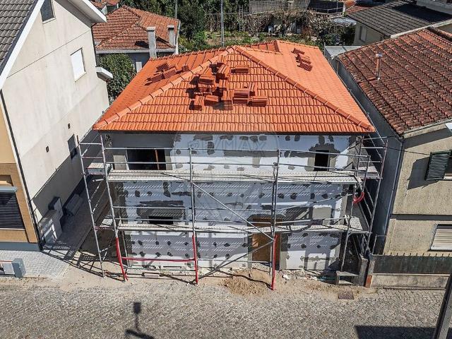 Moradia T3 à venda em Freixo de Cima e de Baixo, Amarante RE/MAX Portugal