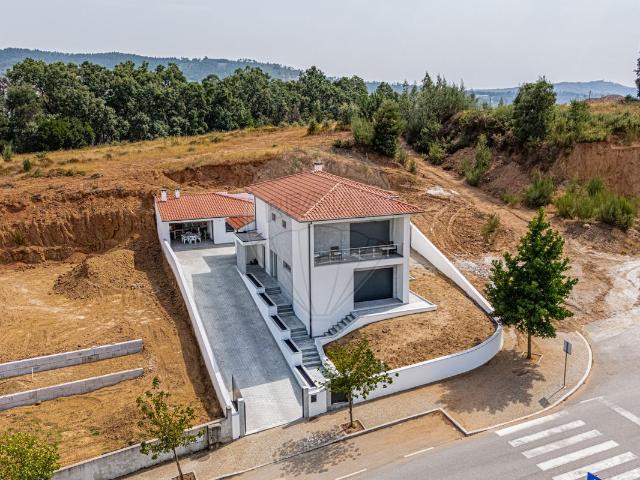 Moradia T3 à venda em Insua, Penalva do Castelo RE/MAX Portugal