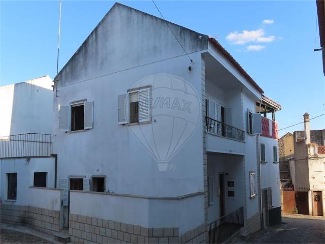 Moradia T3 à venda em Idanha a Nova