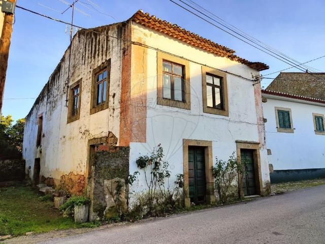 Moradia T3 à venda em Idanha a Nova