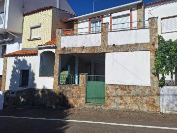 Moradia T3 à venda em Oleiros
