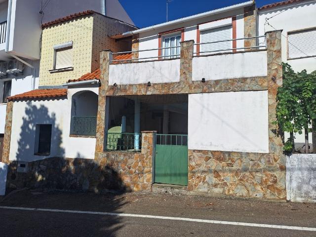 Moradia T3 à venda em Oleiros