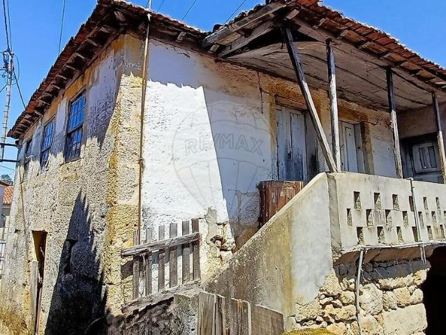 Moradia T3 à venda em Oliveira, Cinfães RE/MAX Portugal