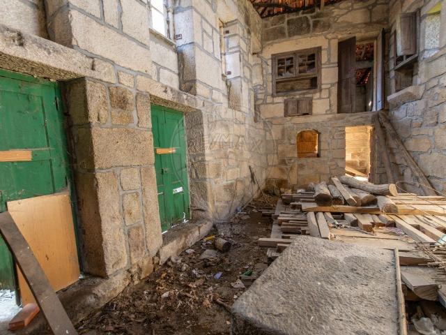 Moradia T3 à venda em Oliveira do Hospital