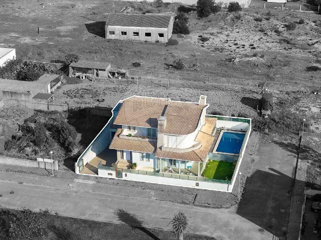 Moradia T3 à venda em Ovar, São João, Arada e São Vicente de Pereira Jusã, Ovar RE/MAX Portugal