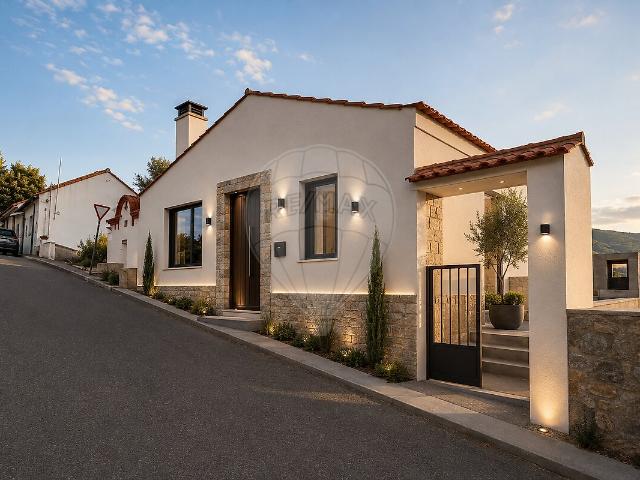 Moradia T3 à venda em Lousã e Vilarinho, Lousã RE/MAX Portugal