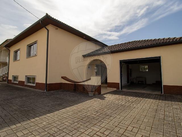 Moradia T3 à venda em Lousã e Vilarinho, Lousã RE/MAX Portugal