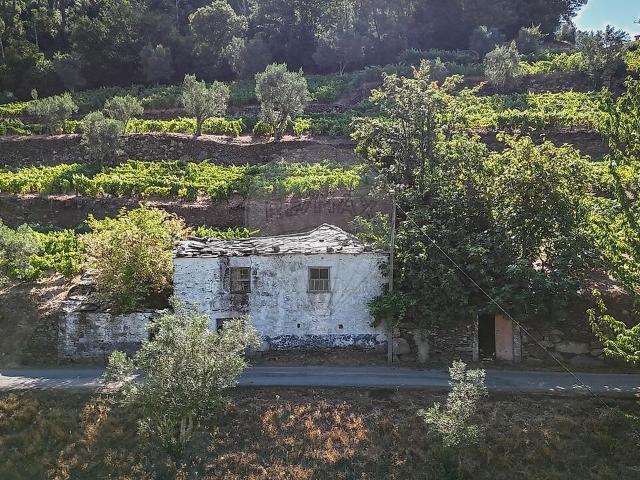 Moradia T3 à venda em Louredo e Fornelos, Santa Marta de Penaguião RE/MAX Portugal