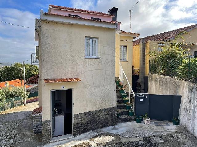 Moradia T3 à venda em Loureiro, Peso da Régua RE/MAX Portugal