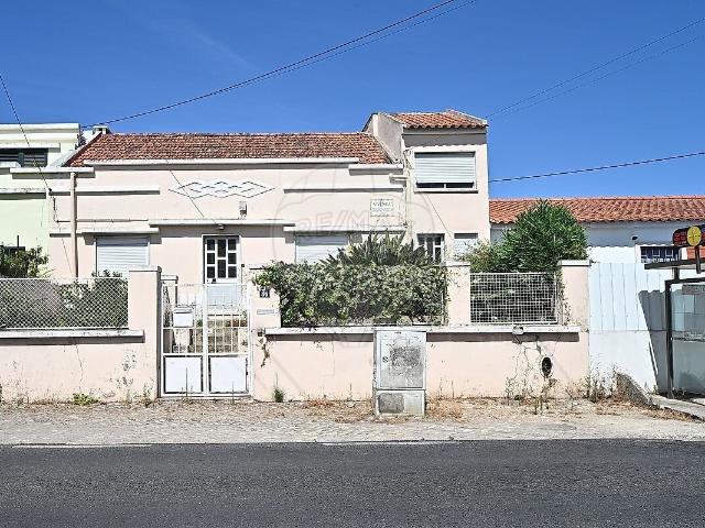 Moradia T3 à venda em Loures, Loures RE/MAX Portugal