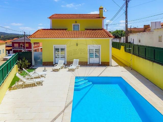 Moradia T3 à venda em Lourinhã e Atalaia, Lourinhã RE/MAX Portugal