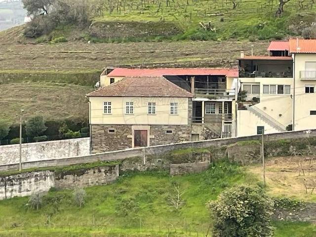 Moradia T3 à venda em Lobrigos São Miguel e São João Baptista e Sanhoane, Santa Marta de Penaguião RE/MAX Portugal