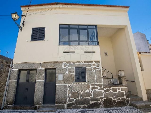 Moradia T3 à venda em Lagares da Beira, Oliveira do Hospital RE/MAX Portugal