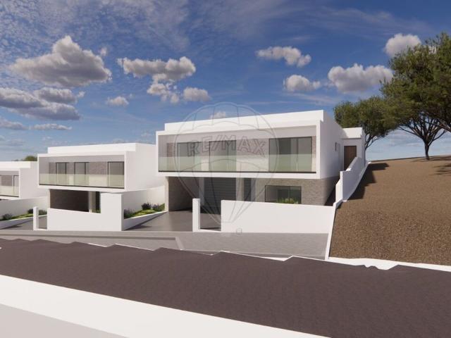 Moradia T3 à venda em Leiria