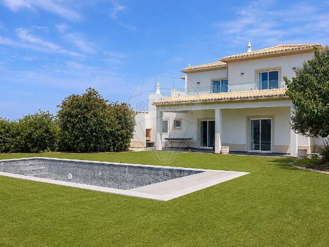 Moradia T3 de luxo à venda em Luz, Lagos RE/MAX Portugal