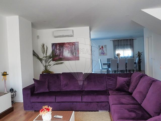 Moradia T3 à venda em Lustosa e Barrosas Santo Estêvão, Lousada RE/MAX Portugal