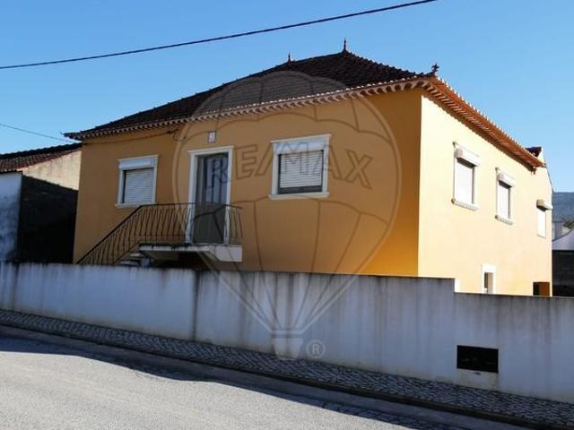 Moradia T3 à venda em Molianos