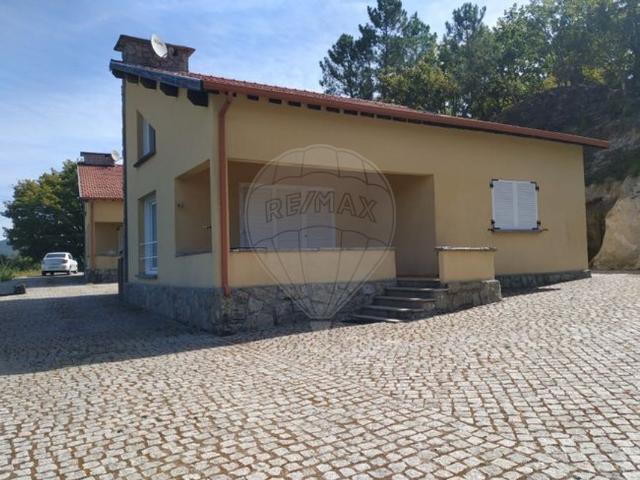 Moradia T3 à venda em Montalegre