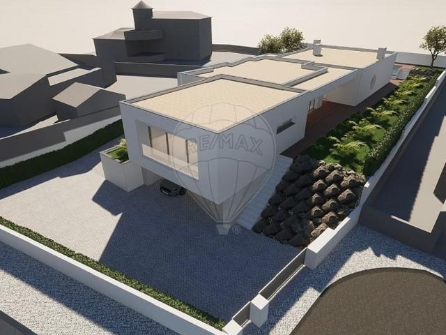 Moradia T3 à venda em Monte Canelas