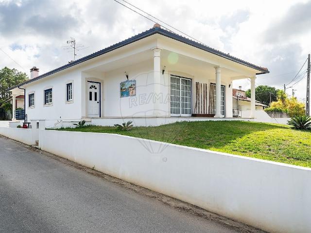 Moradia T3 à venda em Monte Redondo e Carreira, Leiria RE/MAX Portugal