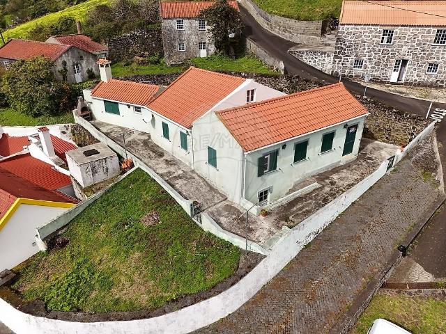 Moradia T3 à venda em Manadas Santa Bárbara, Velas RE/MAX Portugal