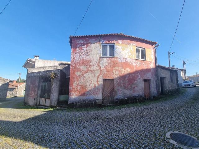 Moradia T3 à venda em Mangualde