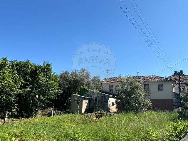 Moradia T3 à venda em Mangualde