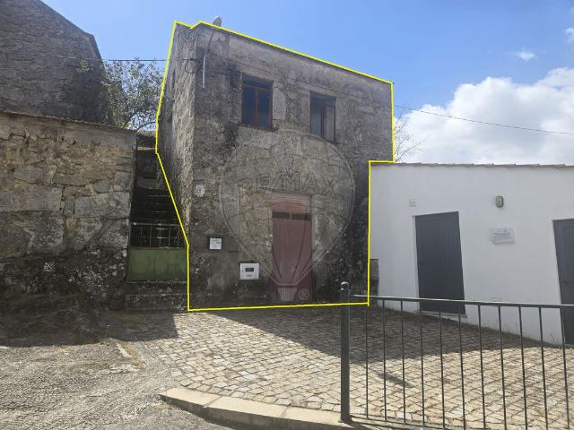 Moradia T3 à venda em Mangualde