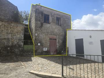 Moradia T3 à venda em Mangualde