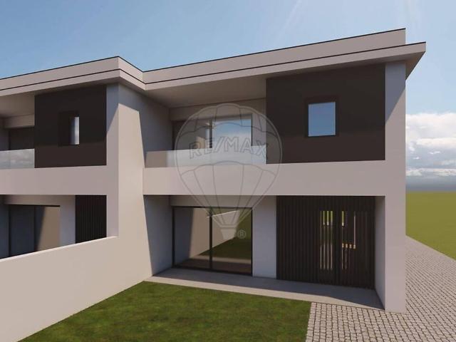 Moradia T3 à venda em Margaride Santa Eulália, Várzea, Lagares, Varziela e Moure, Felgueiras RE/MAX Portugal