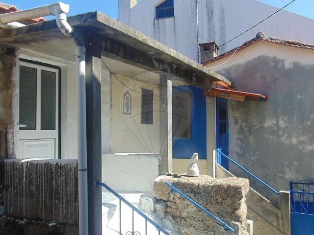 Moradia T3 à venda em Mesquitela, Celorico da Beira RE/MAX Portugal