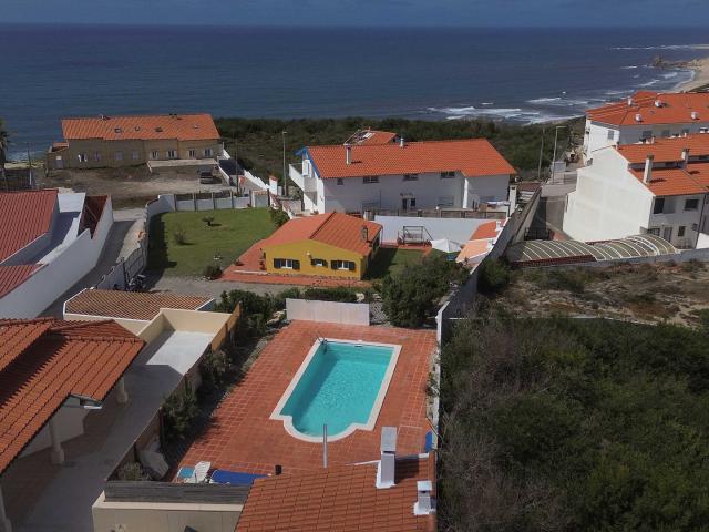 Moradia T3 à venda em Mina Praia Paredes da Vitória Pata. 122m² Pataias