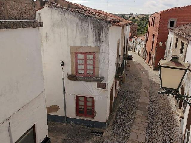 Moradia T3 à venda em Miranda do Douro, Miranda do Douro RE/MAX Portugal