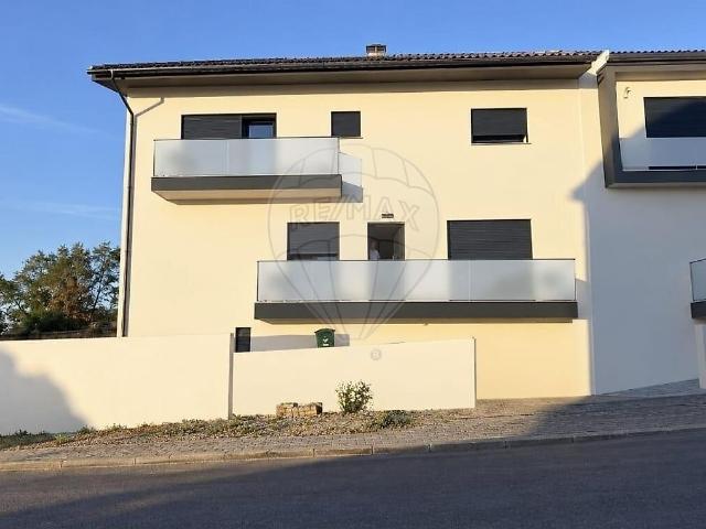 Moradia T3 à venda em Mirandela, Mirandela RE/MAX Portugal