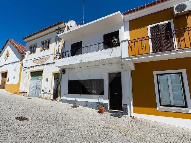 Moradia T3 à venda em Nossa Senhora da Vila, Nossa Senhora do Bispo e Silveiras, Montemor o Novo RE/MAX Portugal