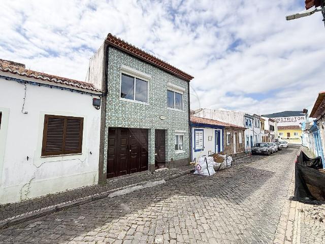 Moradia T3 à venda em Nossa Senhora da Conceição, Angra do Heroísmo RE/MAX Portugal