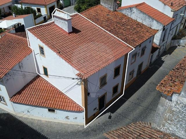 Moradia T3 à venda em Nossa Senhora da Graça de Póvoa e Meadas, Castelo de Vide RE/MAX Portugal