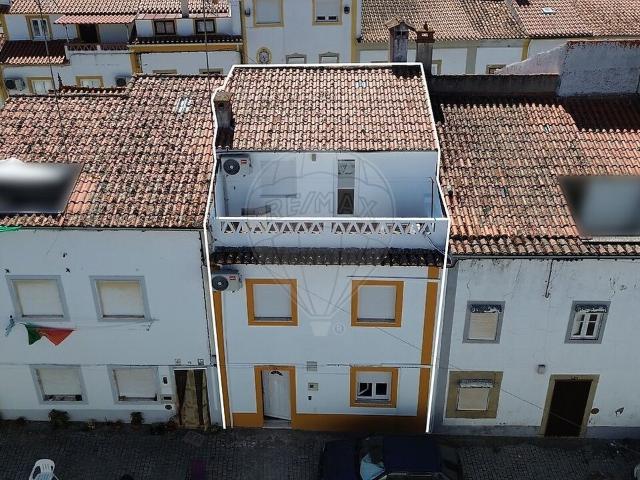 Moradia T3 à venda em Nossa Senhora da Graça de Póvoa e Meadas, Castelo de Vide RE/MAX Portugal