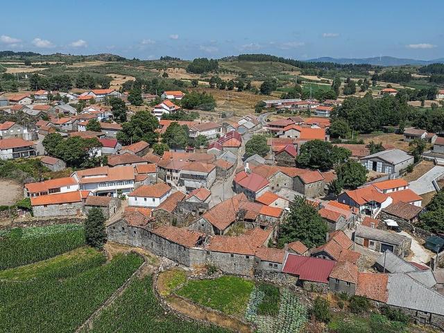 Moradia T3 à venda em Negrões, Montalegre RE/MAX Portugal