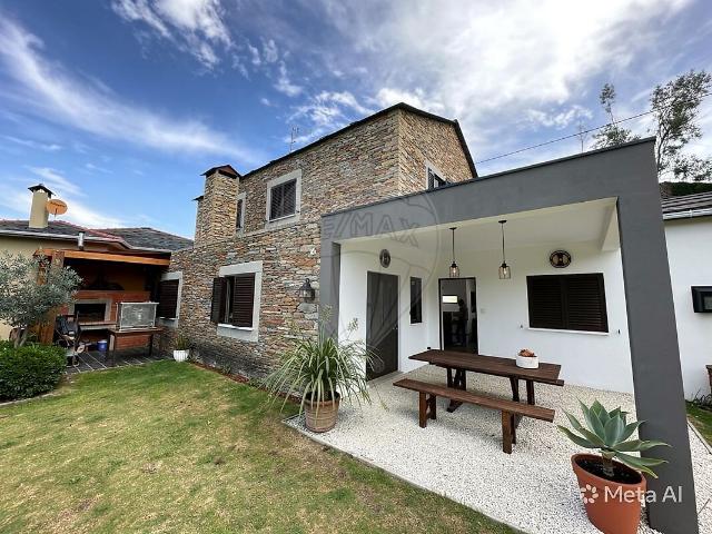 Moradia T3 à venda em São Martinho das Moitas e Covas do Rio, São Pedro do Sul RE/MAX Portugal