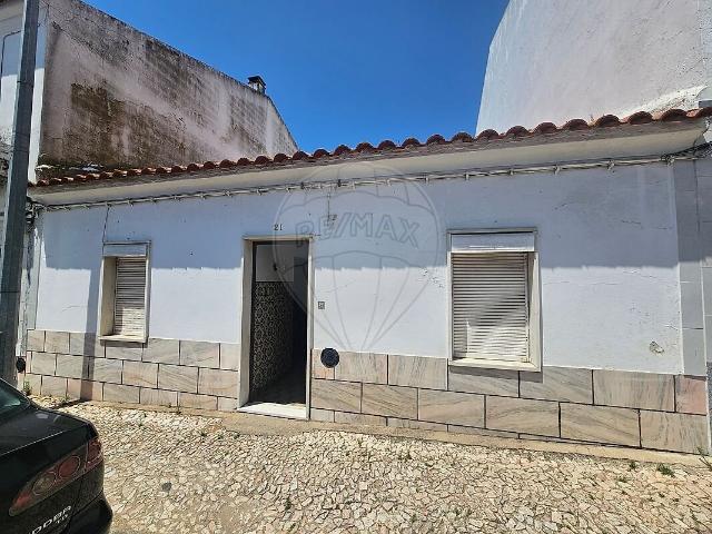 Moradia T3 à venda em São João Batista, Campo Maior RE/MAX Portugal