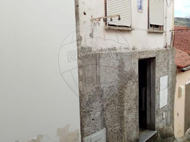 Moradia T3 à venda em São João da Pesqueira